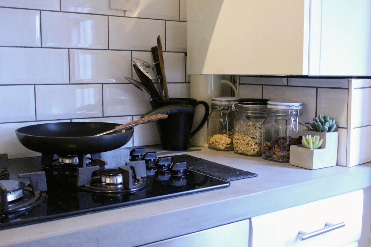 Traditional Victorian 2 Bed In Cobbled Street + Mod Cons - Full Home London Exterior photo